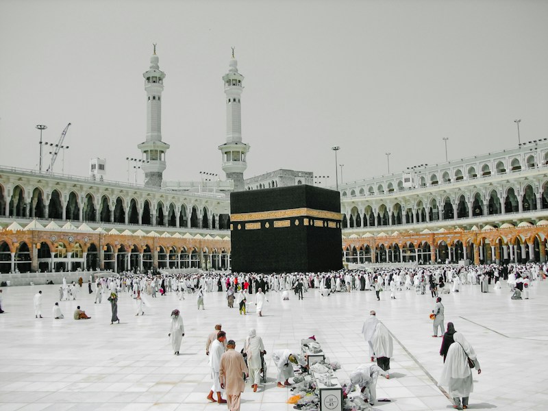 La Kaaba dans la mosquée sacrée à La Mecque
